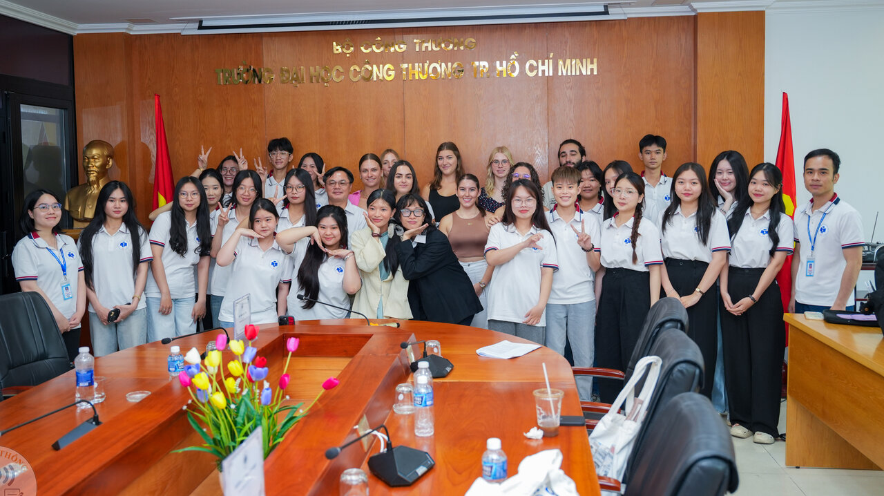 Sôi nổi chương trình giao lưu văn hóa quốc tế tại Trường Đại học Công Thương TP. Hồ Chí Minh