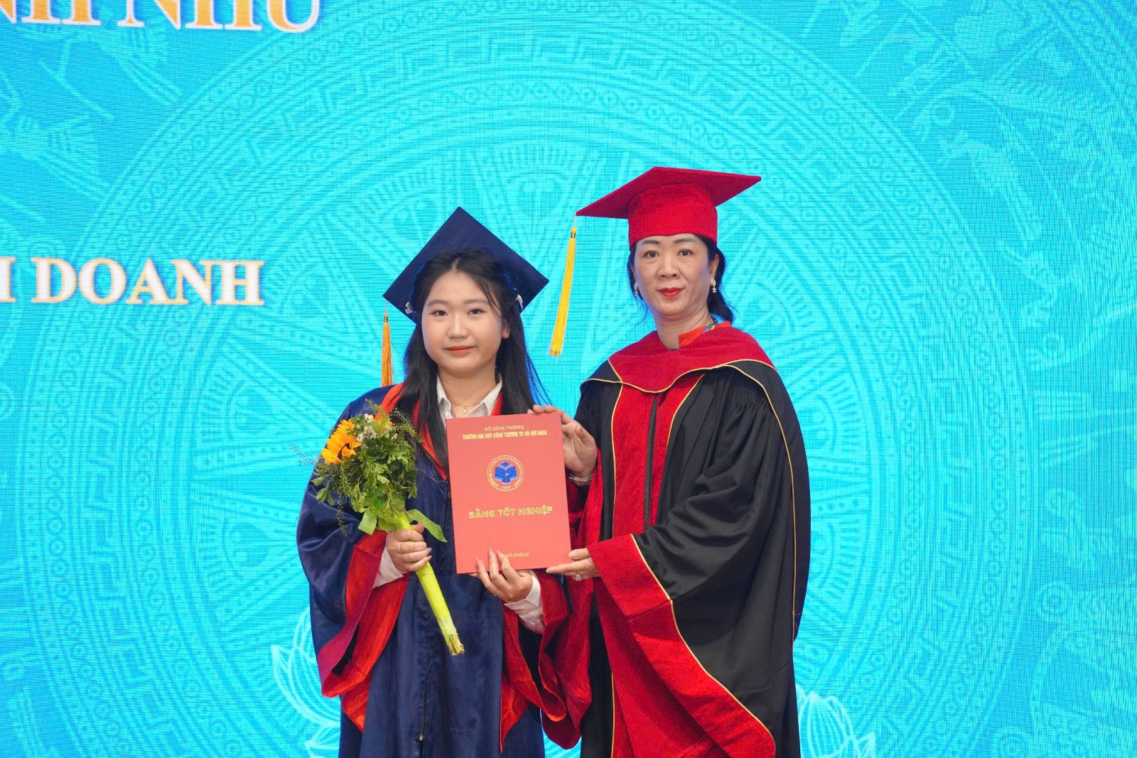 Hành trình 4 chị em cùng học dưới mái trường chung với tình yêu tri thức và sự dìu dắt của thầy cô